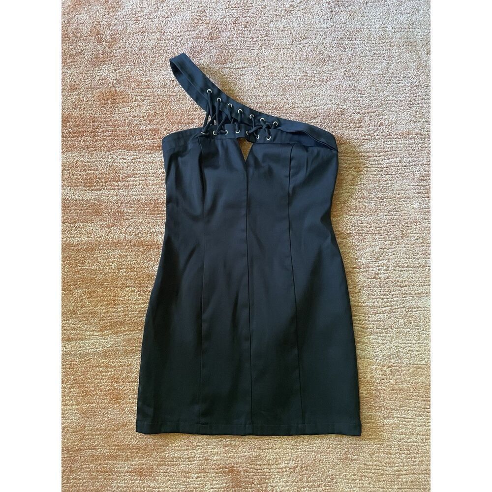 2b Bebe Black One-Shoulder Bodycon Dress XS Lace-Up Neckline Party Clubwear